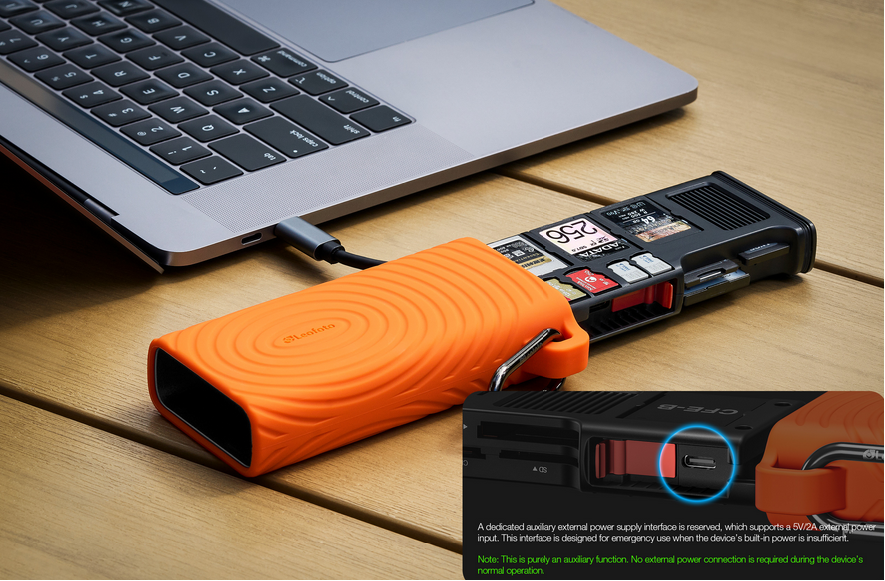 Leofoto LCR-01 multiple card reader and storage device